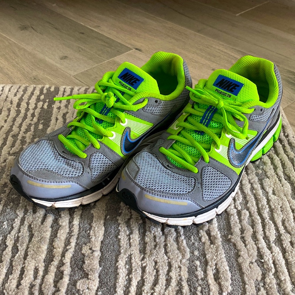Nike Pegasus 28- Size 6.5Y